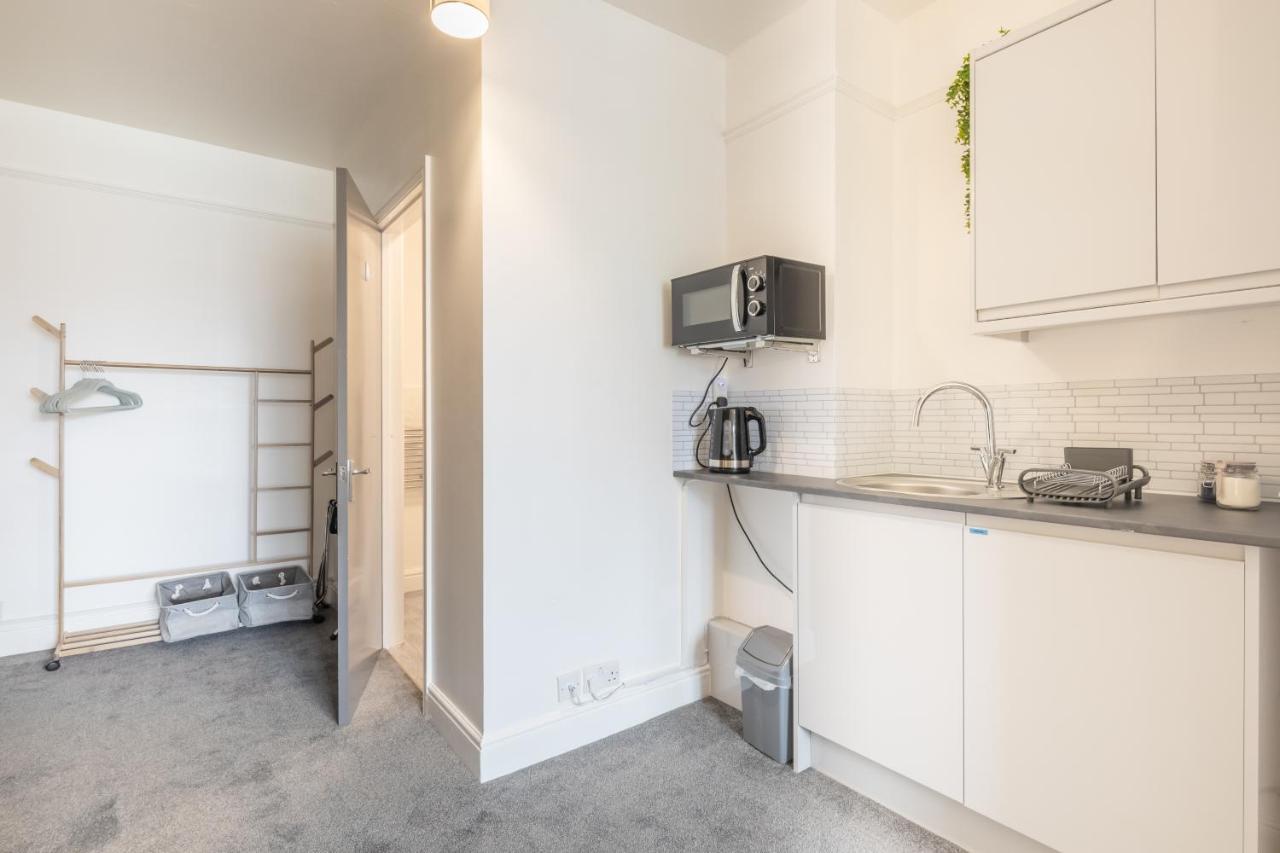 Private Room 5 With Kitchenette By Cb Stays No Minimum Stays CBG Exterior photo